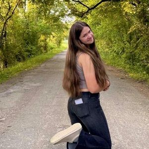 Meet your Posher, Chloe